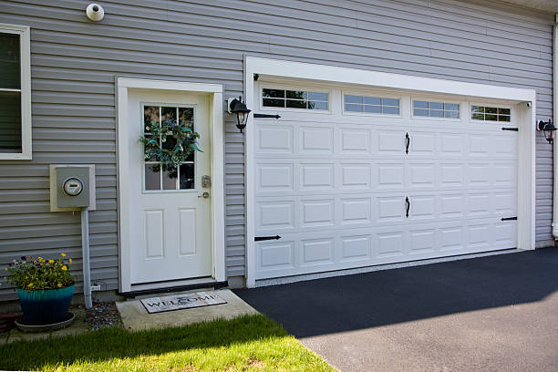 24/7 Emergency Garage Door Panel Replacement experts in Minnehaha, WA